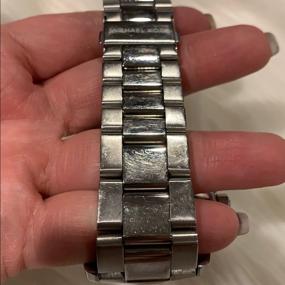 😃 Michael Kors Silver Watch - Picture 2 of 7